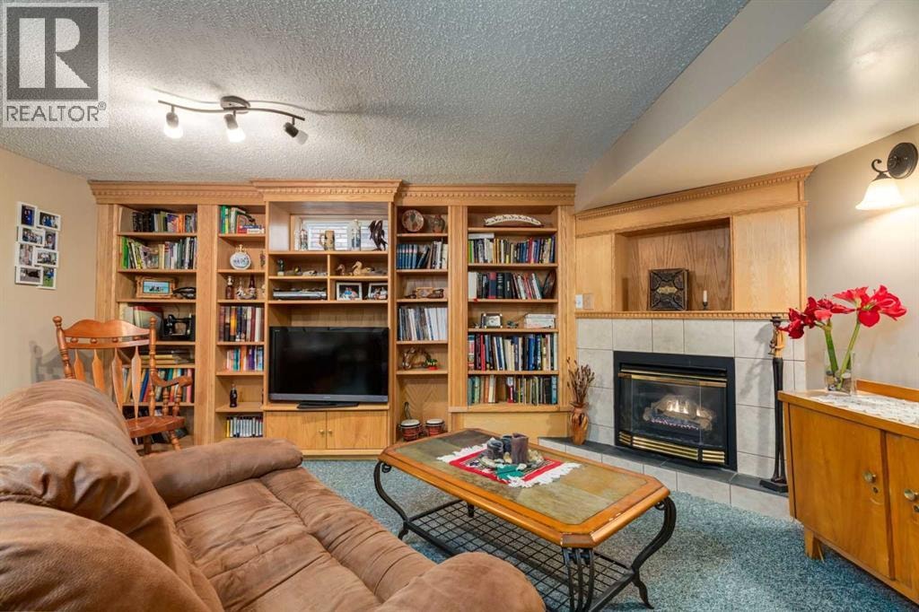 120 Silverthorn Way NW — photo 26