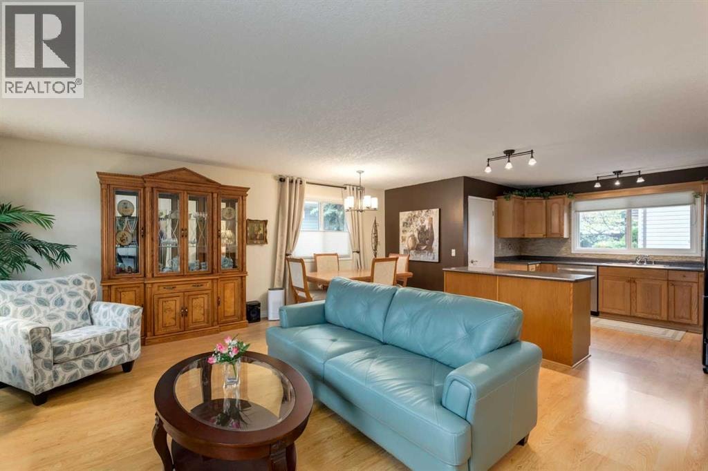 120 Silverthorn Way NW — photo 8