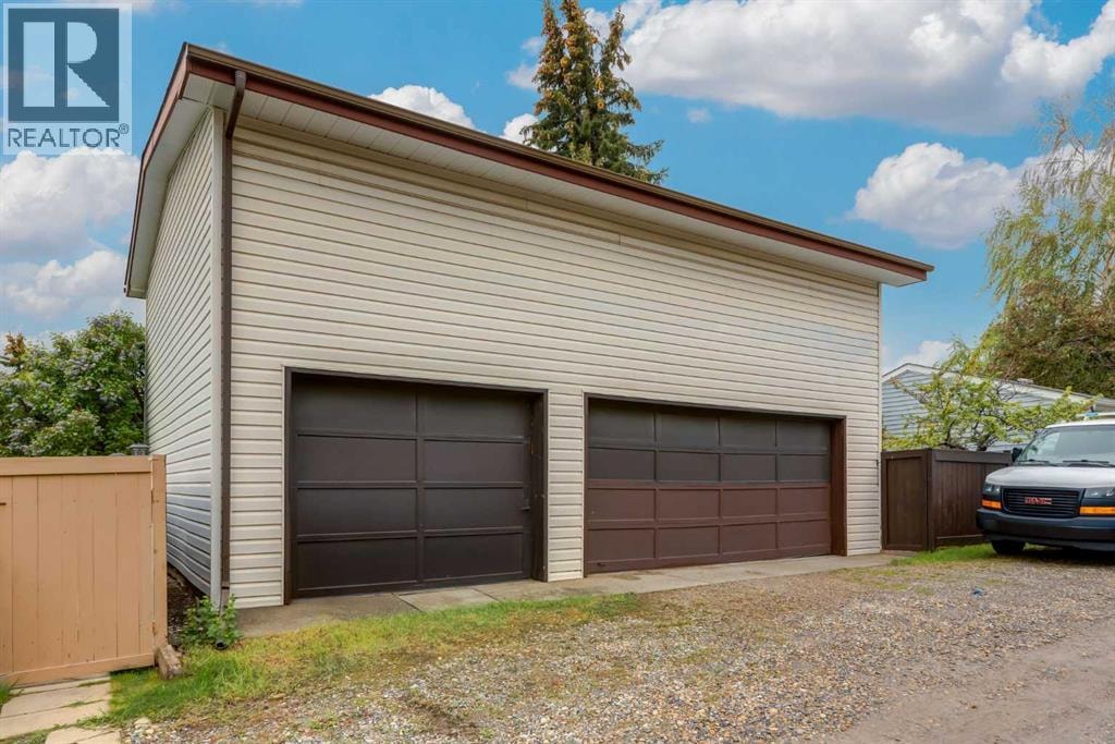 120 Silverthorn Way NW — photo 38