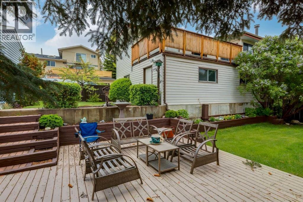 120 Silverthorn Way NW — photo 37