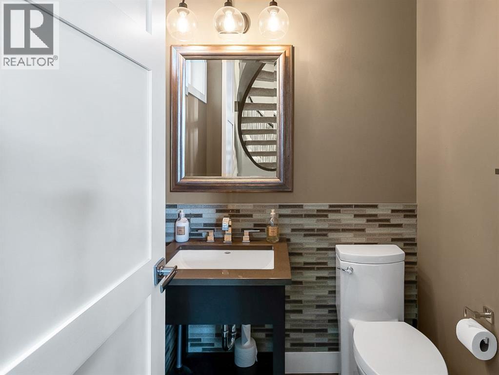 1834 30 Avenue SW — photo 14