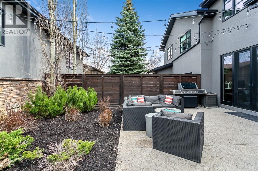 1834 30 Avenue SW — photo 16