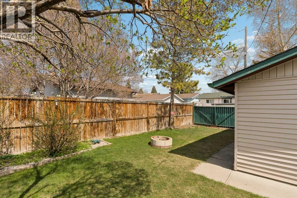 404 Manora Way NE — photo 31