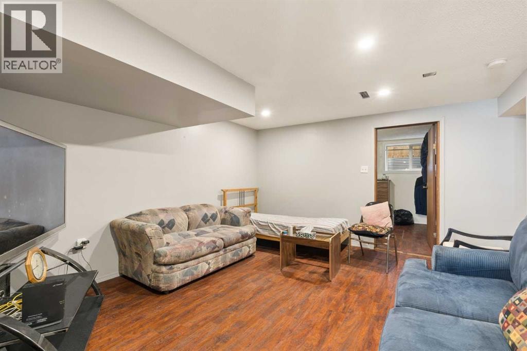 404 Manora Way NE — photo 23