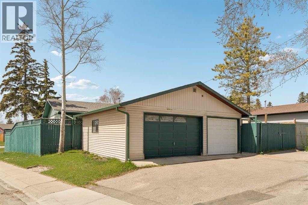 404 Manora Way NE — photo 33