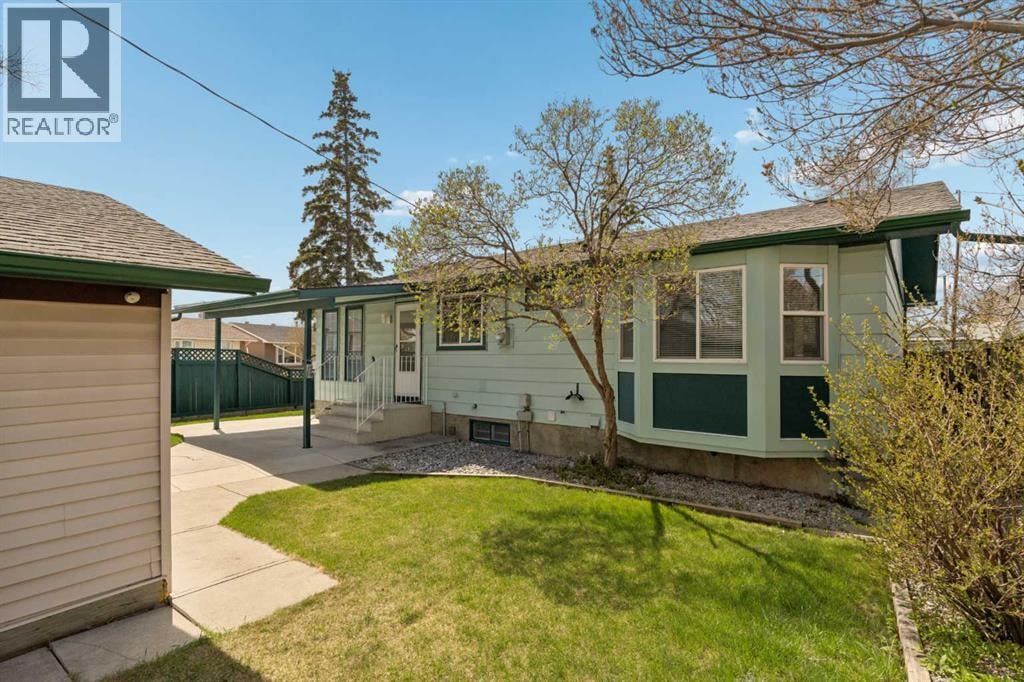 404 Manora Way NE — photo 30