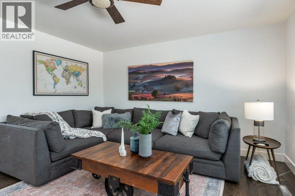9504 3 Street SE — photo 3
