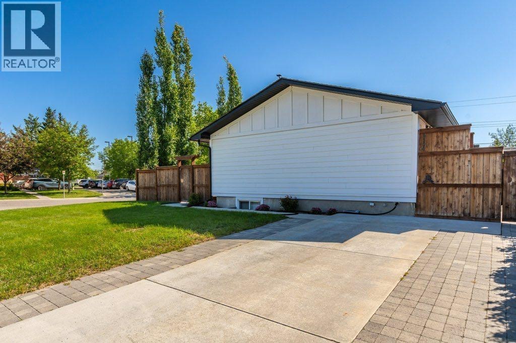 9504 3 Street SE — photo 35