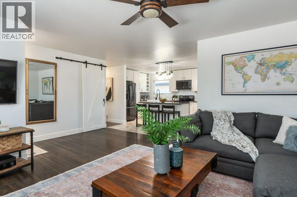 9504 3 Street SE — photo 4