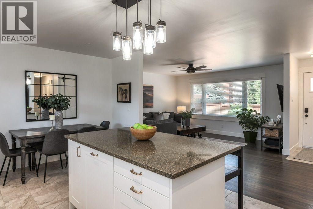 9504 3 Street SE — photo 9