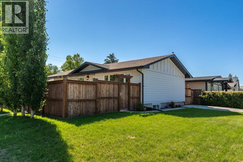 9504 3 Street SE — photo 34