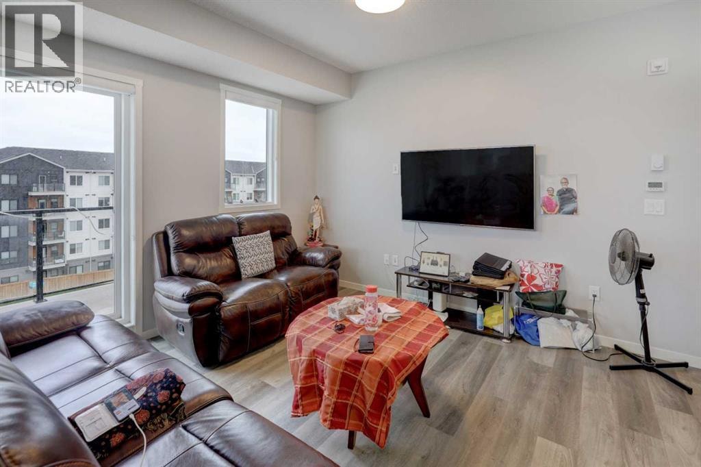 3415, 33 Carringham Gate NW — photo 5