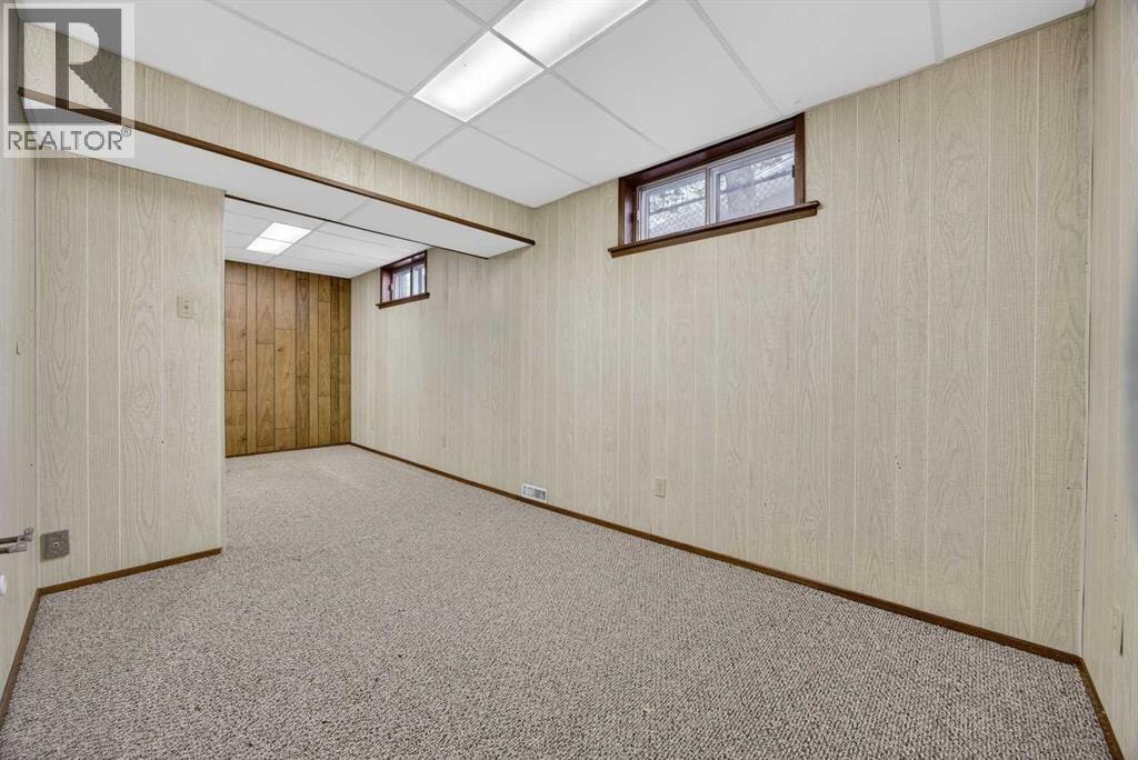 1124 31 Avenue NW — photo 33