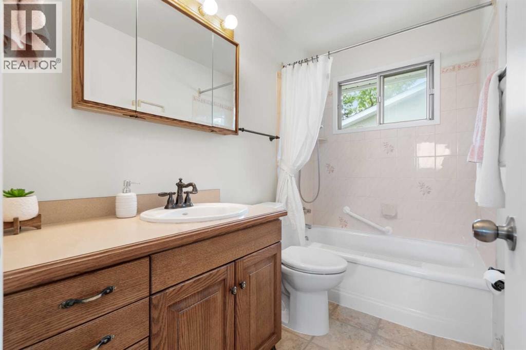6215 Thorncliffe Drive NW — photo 18