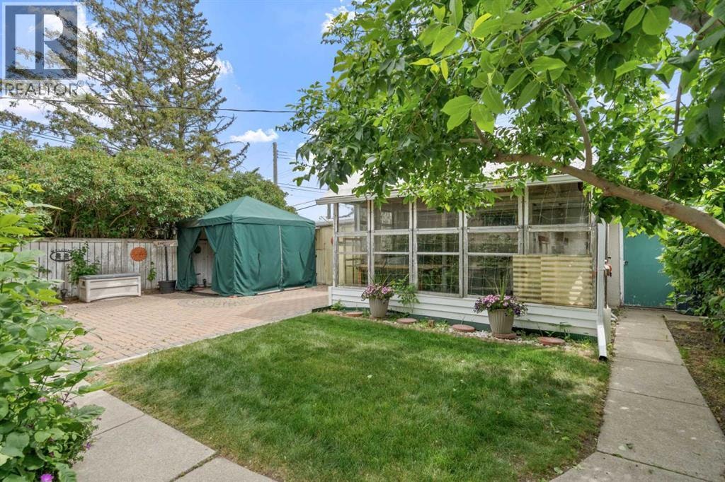 6215 Thorncliffe Drive NW — photo 32