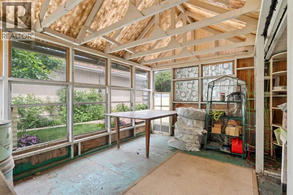 6215 Thorncliffe Drive NW — photo 33