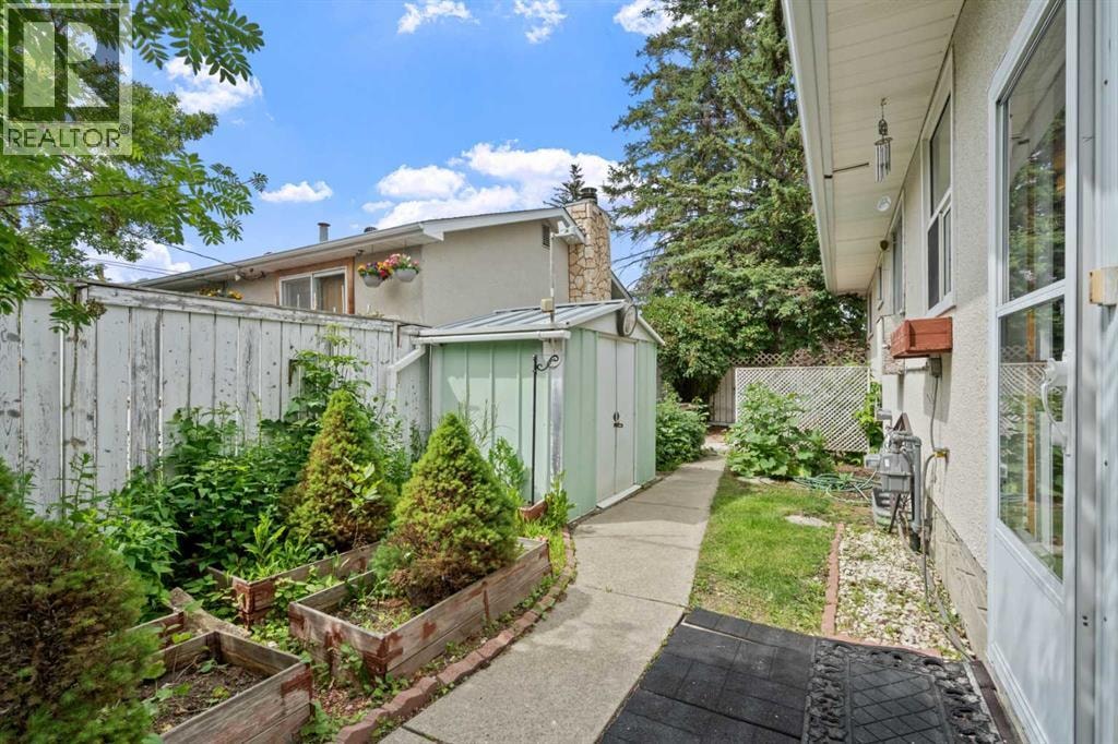6215 Thorncliffe Drive NW — photo 35