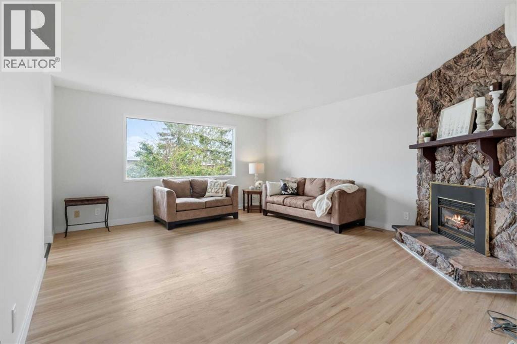 6215 Thorncliffe Drive NW — photo 6