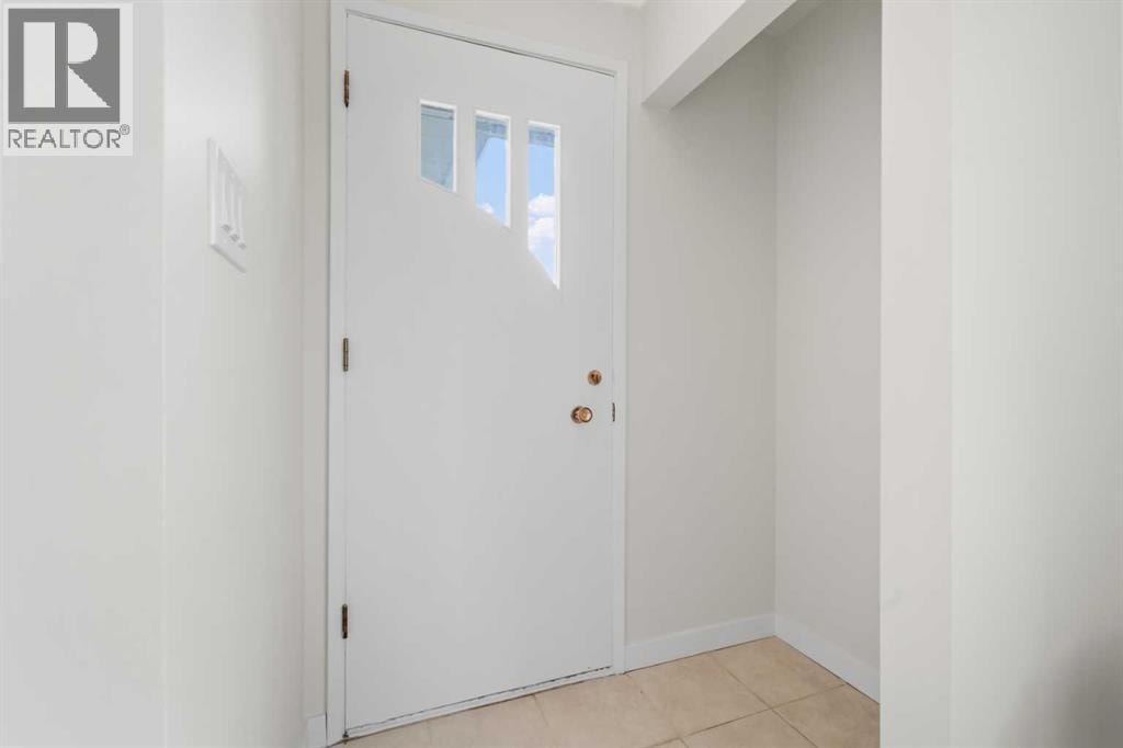 6215 Thorncliffe Drive NW — photo 7