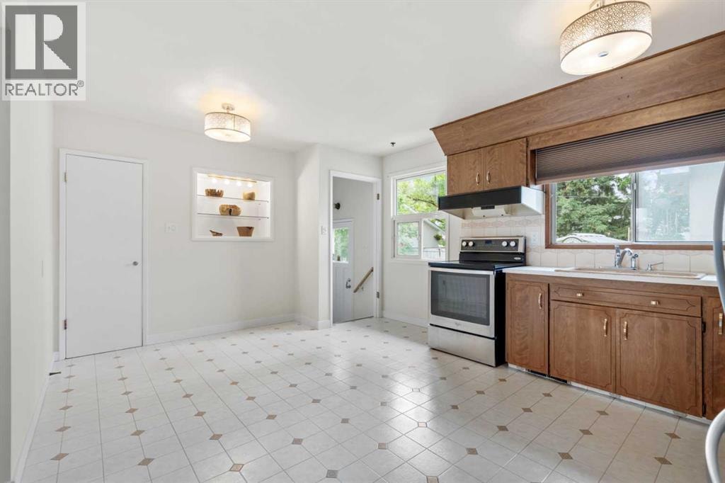 6215 Thorncliffe Drive NW — photo 8