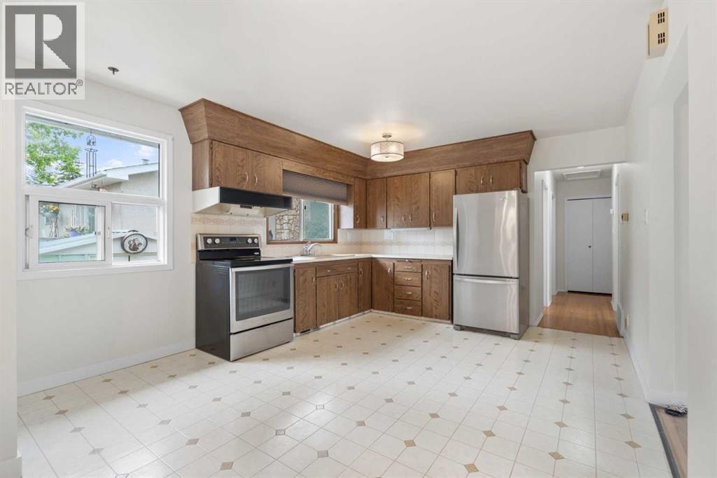 6215 Thorncliffe Drive NW — photo 9