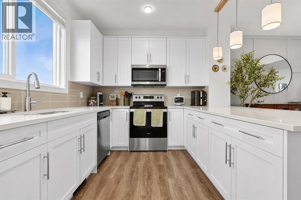 228 Livingston View NE — photo 12
