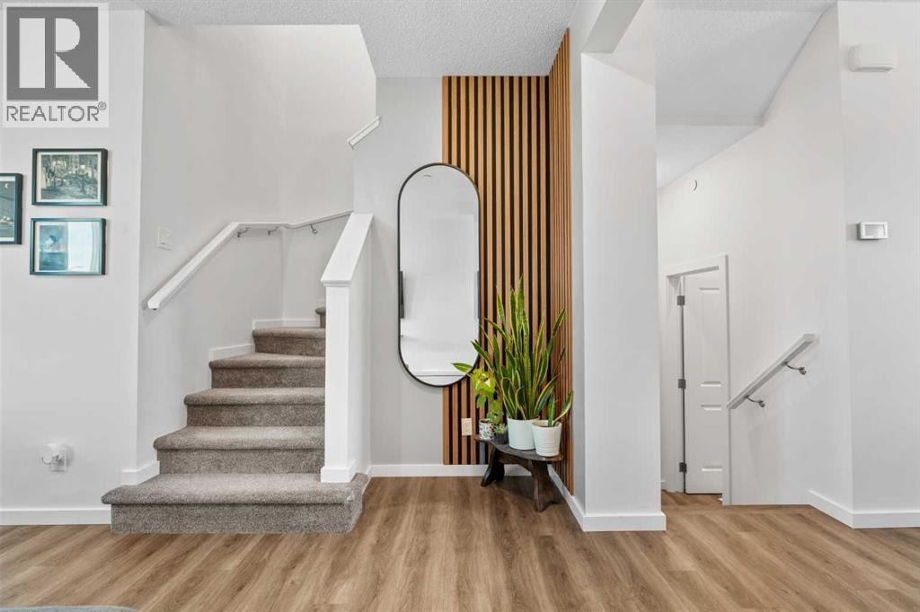 228 Livingston View NE — photo 15