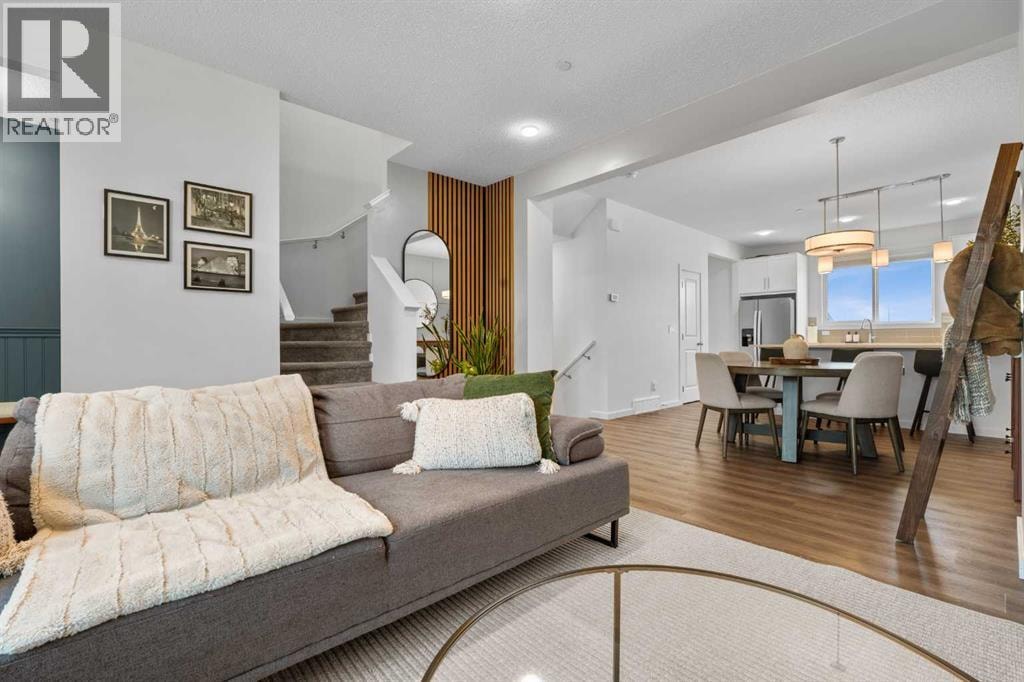 228 Livingston View NE — photo 6