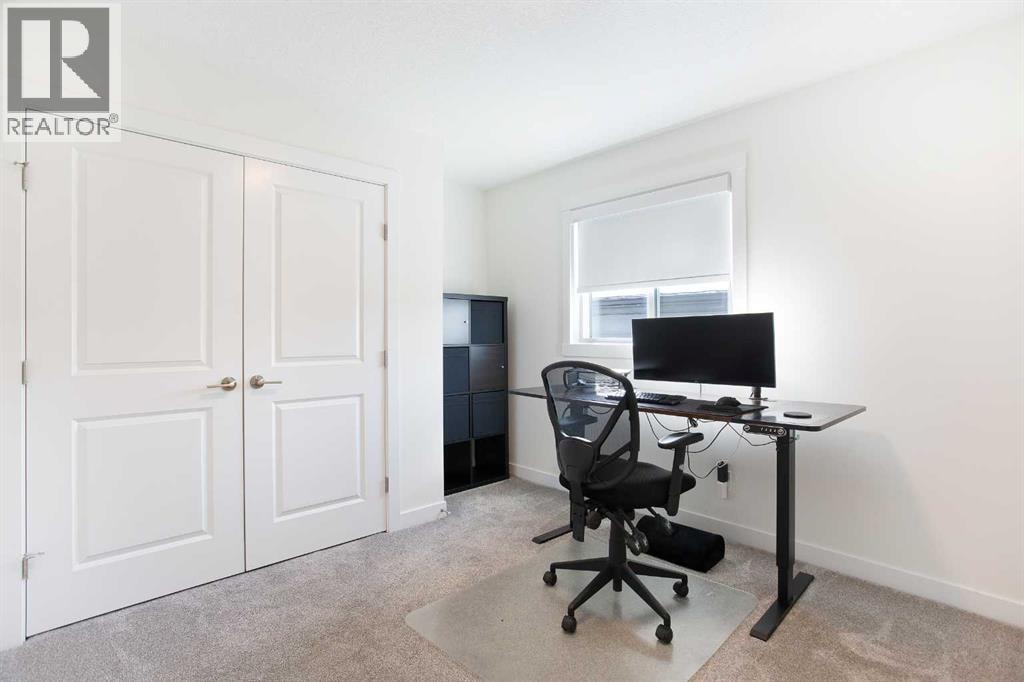 152 Cranbrook Gardens SE — photo 16