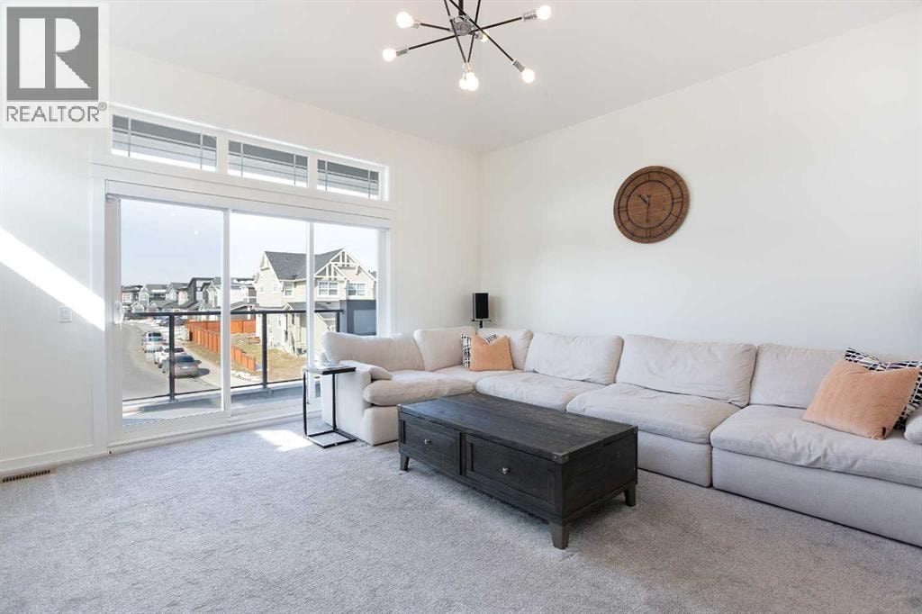 152 Cranbrook Gardens SE — photo 8