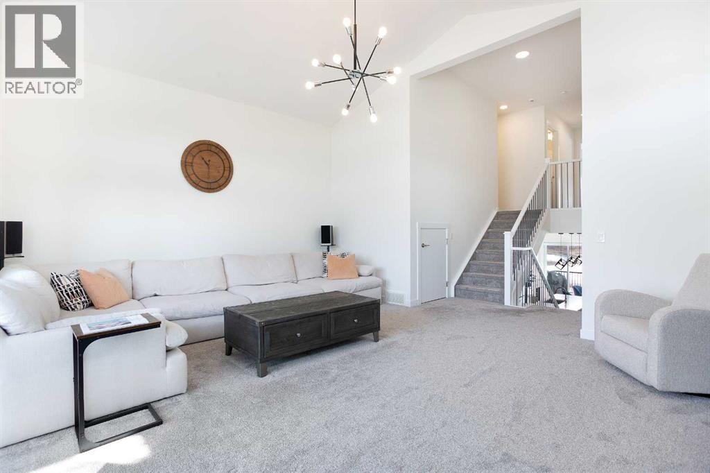152 Cranbrook Gardens SE — photo 9