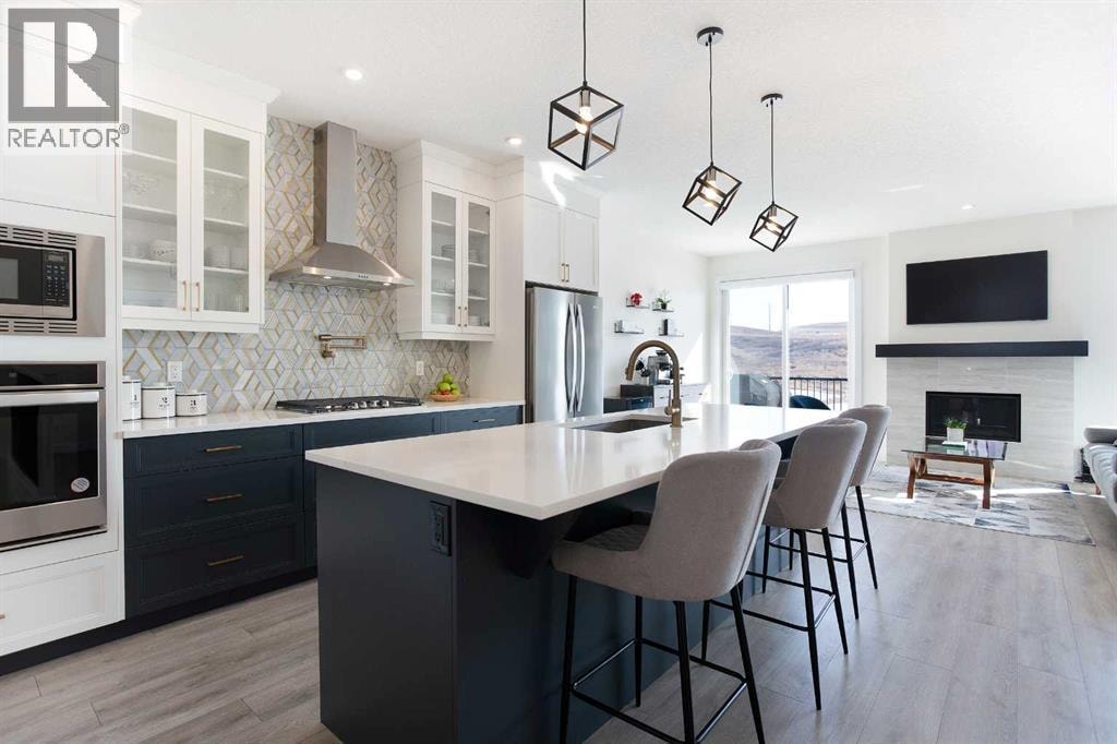 152 Cranbrook Gardens SE — photo 3