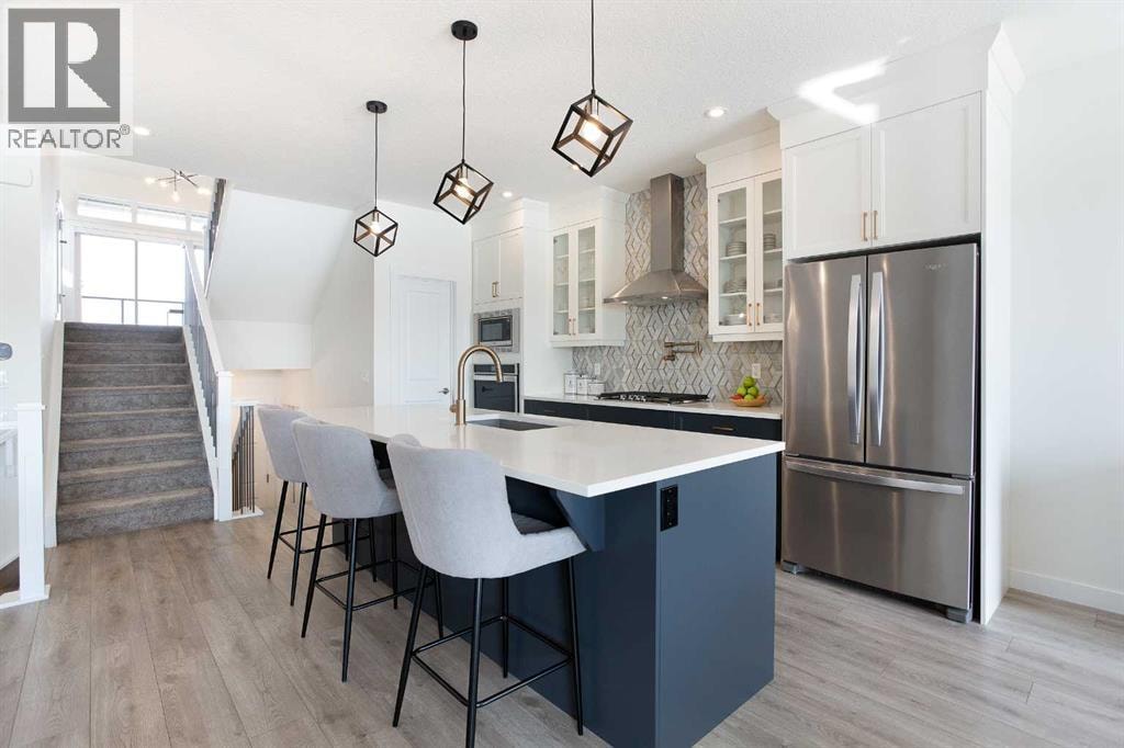 152 Cranbrook Gardens SE — photo 4