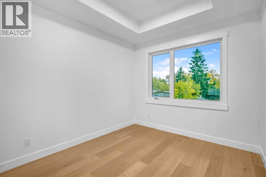 2437 52 Avenue SW — photo 30