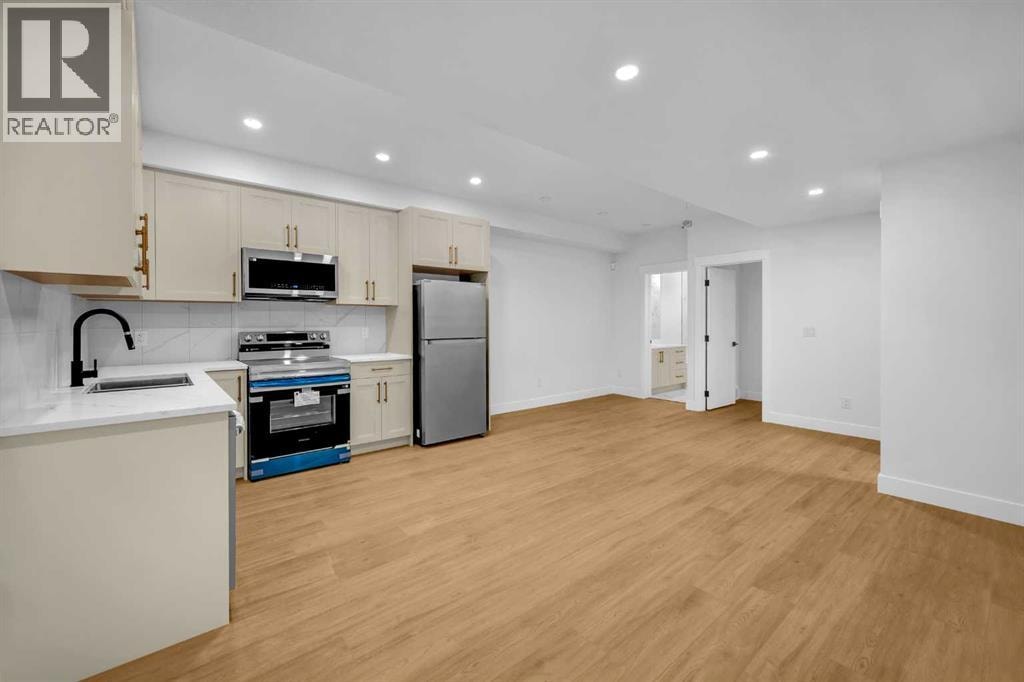 2437 52 Avenue SW — photo 32