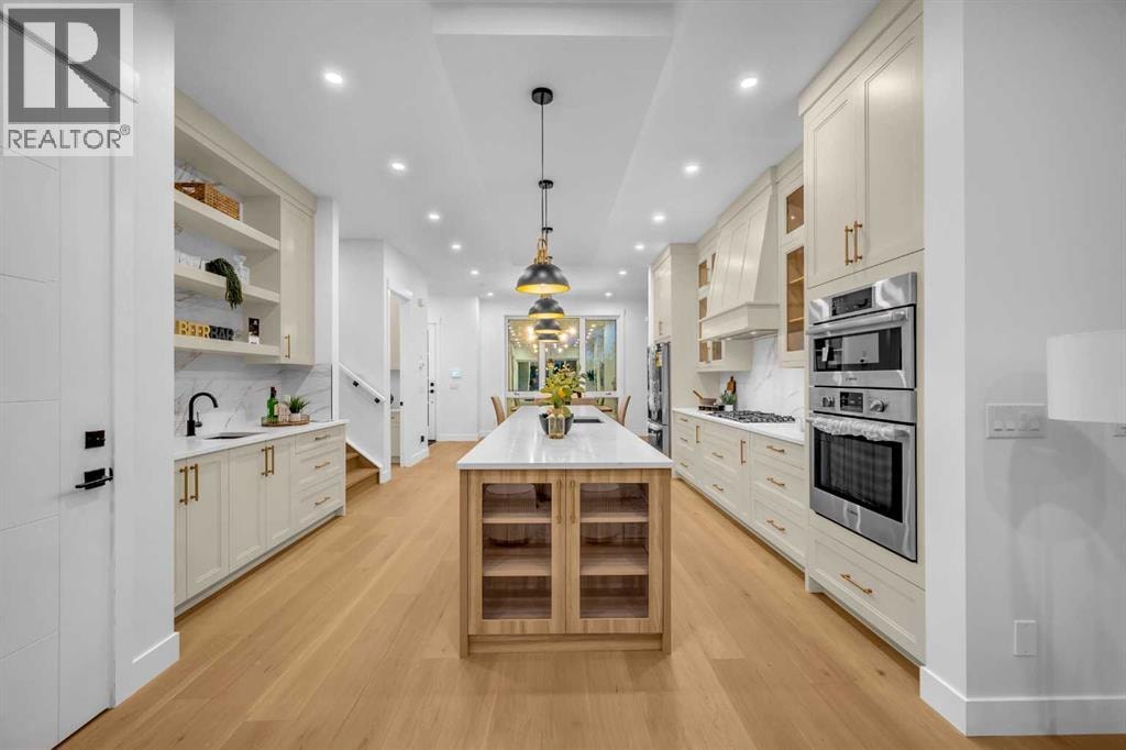 2437 52 Avenue SW — photo 8