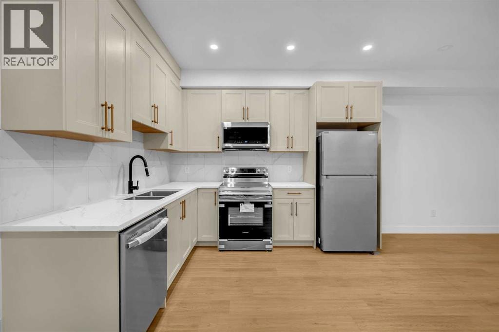 2437 52 Avenue SW — photo 34