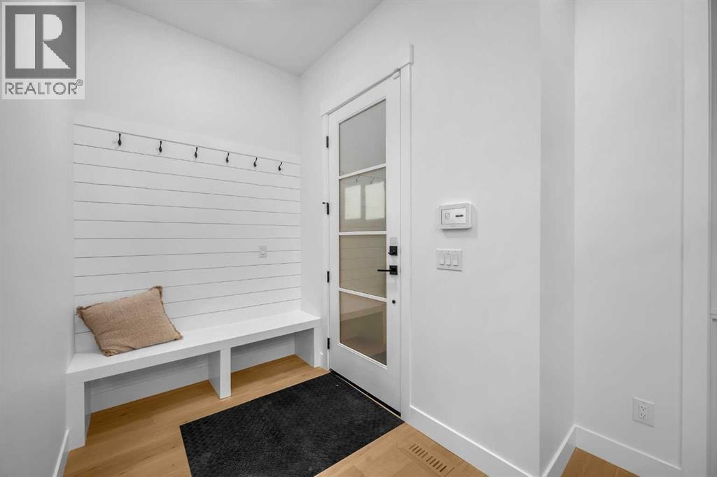 2437 52 Avenue SW — photo 3