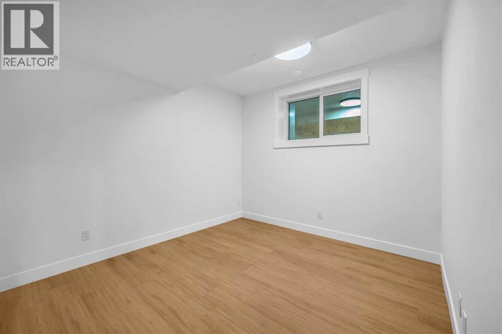 2437 52 Avenue SW — photo 37