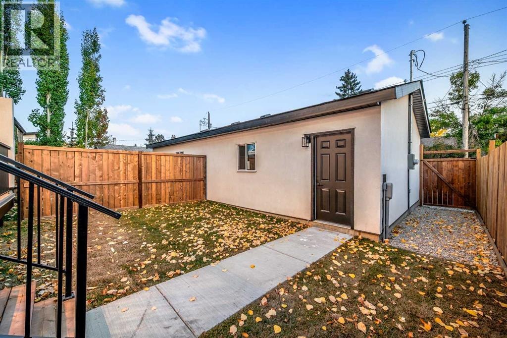 2437 52 Avenue SW — photo 42