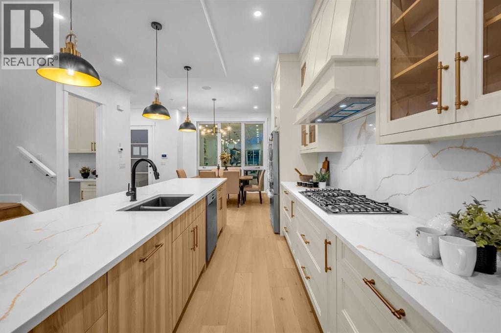 2437 52 Avenue SW — photo 9
