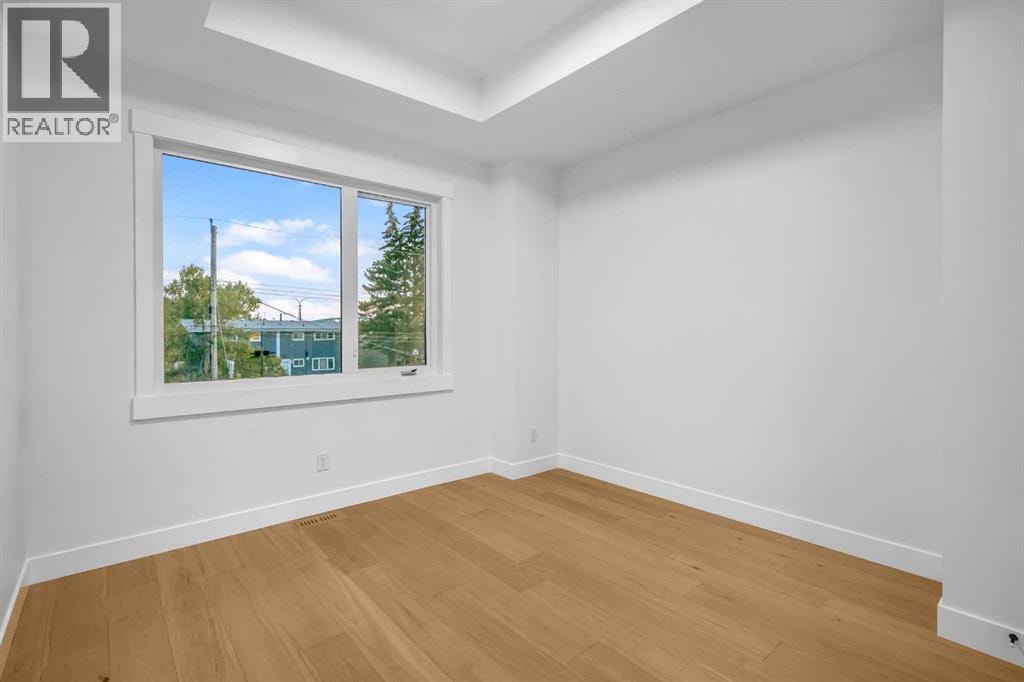 2437 52 Avenue SW — photo 28