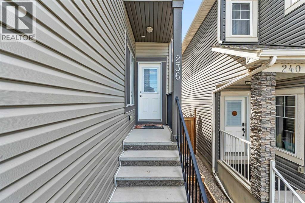 236 Nolanhurst Crescent NW — photo 3