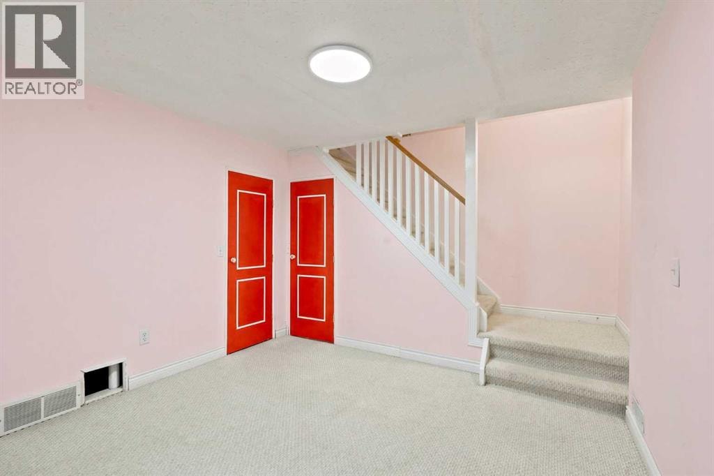 820 Canford Crescent SW — photo 28
