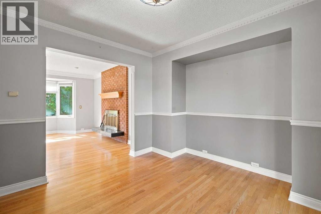 820 Canford Crescent SW — photo 6