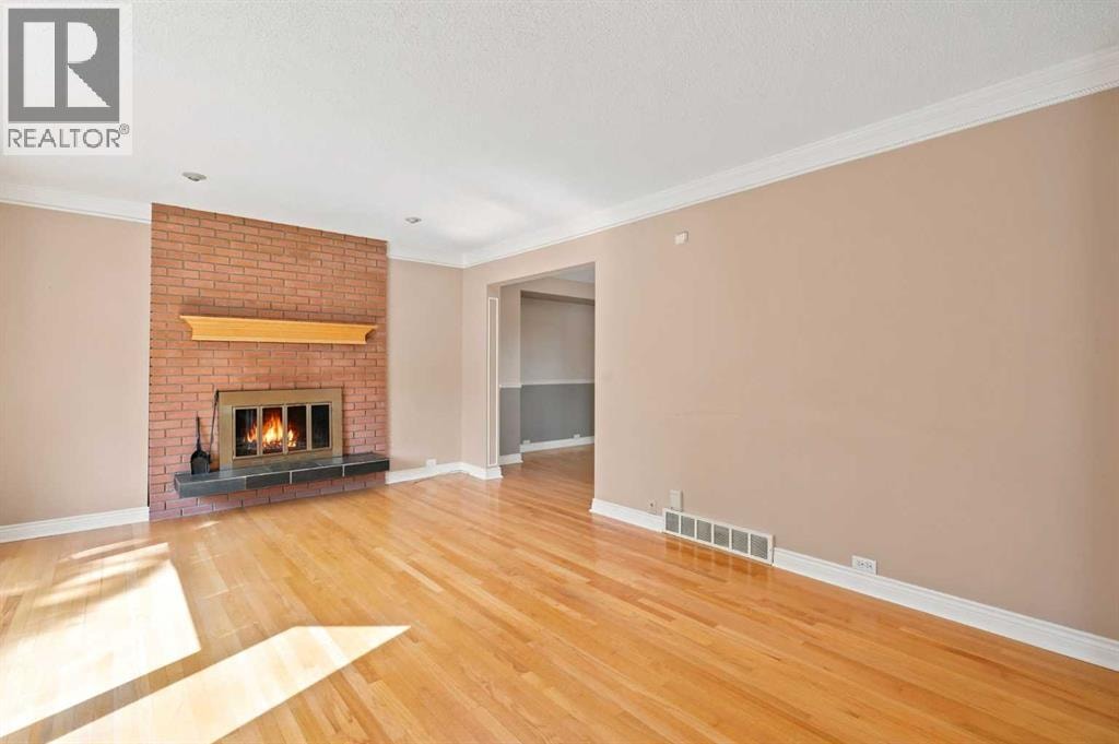820 Canford Crescent SW — photo 7