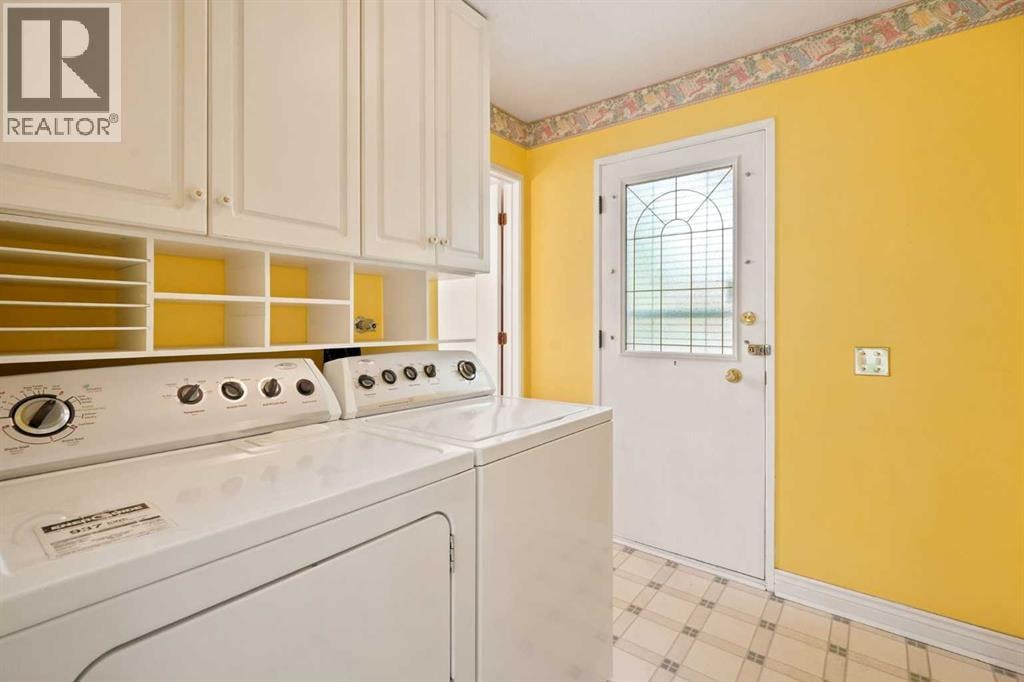 820 Canford Crescent SW — photo 16