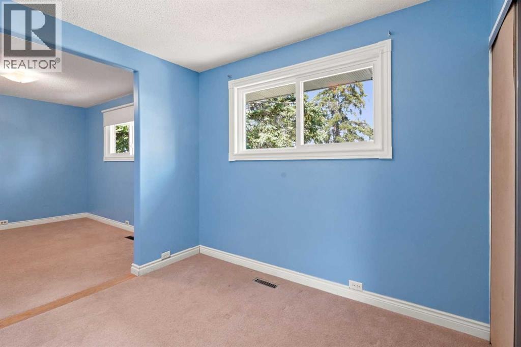 820 Canford Crescent SW — photo 21