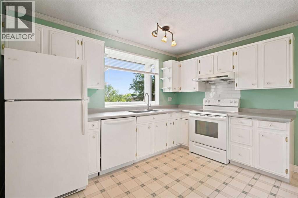 820 Canford Crescent SW — photo 12