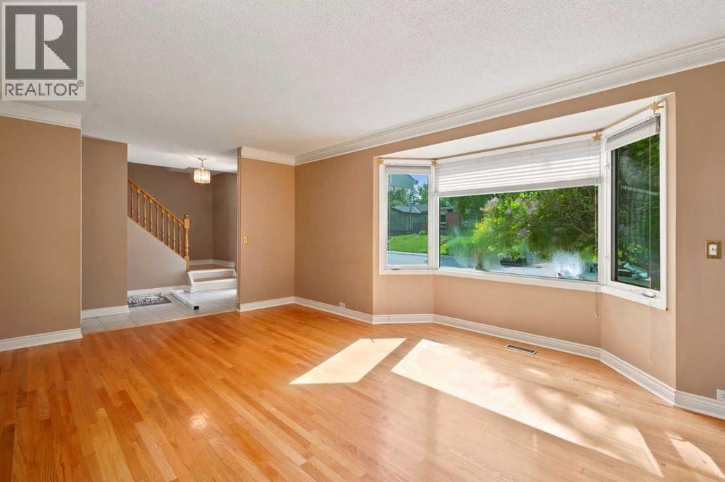 820 Canford Crescent SW — photo 4